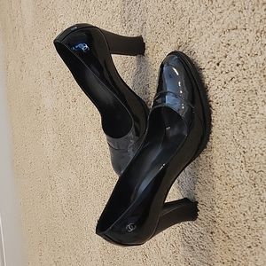 Chanel patent leather pumps sz 37.5